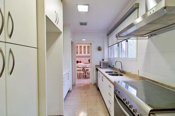 Apartamento à venda com 4 quartos, 3 suítes, 5 vagas e 289m² no Jardim Fonte do Morumbi, São Paulo (SP) — foto 12 de 25