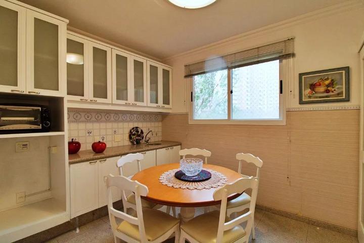 Apartamento à venda com 4 quartos, 3 suítes, 5 vagas e 289m² no Jardim Fonte do Morumbi, São Paulo (SP) — foto 13 de 25