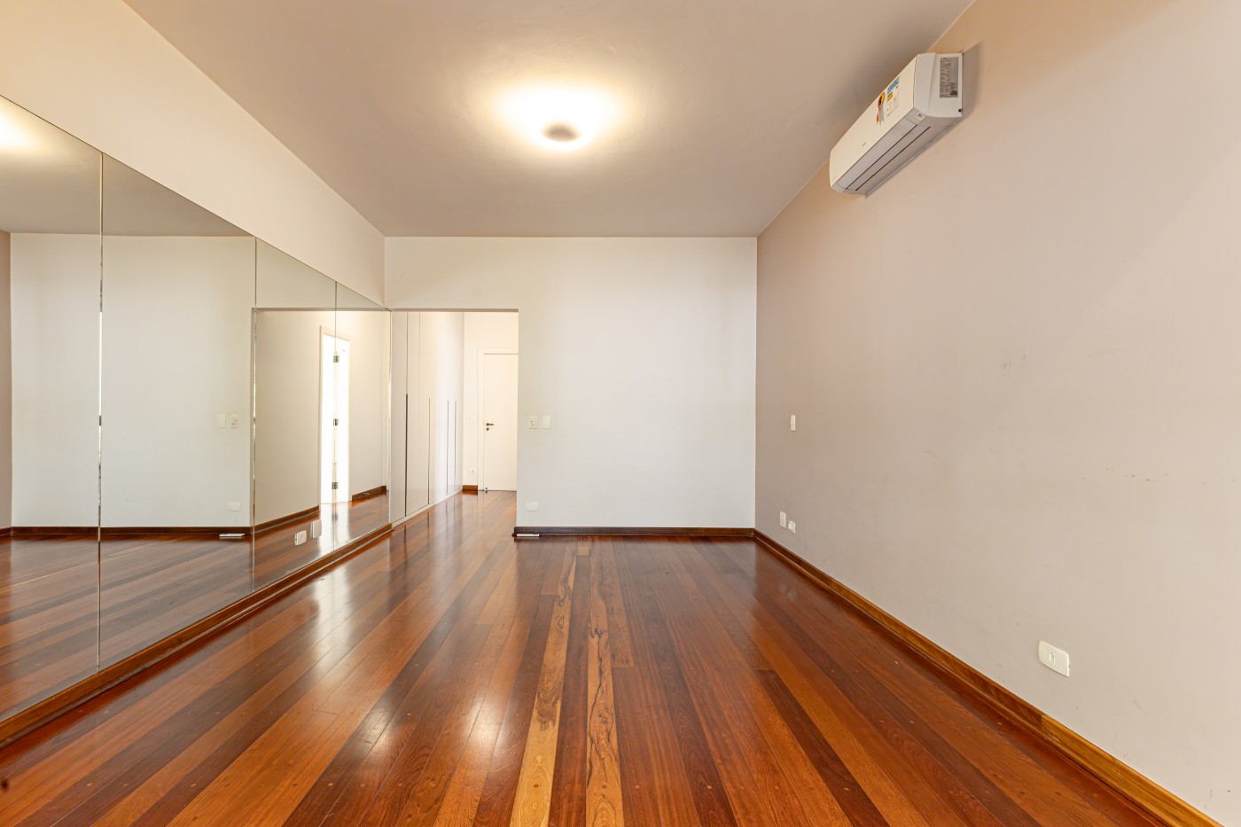 Casa à venda com 4 quartos, 4 suítes, 4 vagas e 754m² no Jardim Leonor, São Paulo (SP) — foto 8 de 30