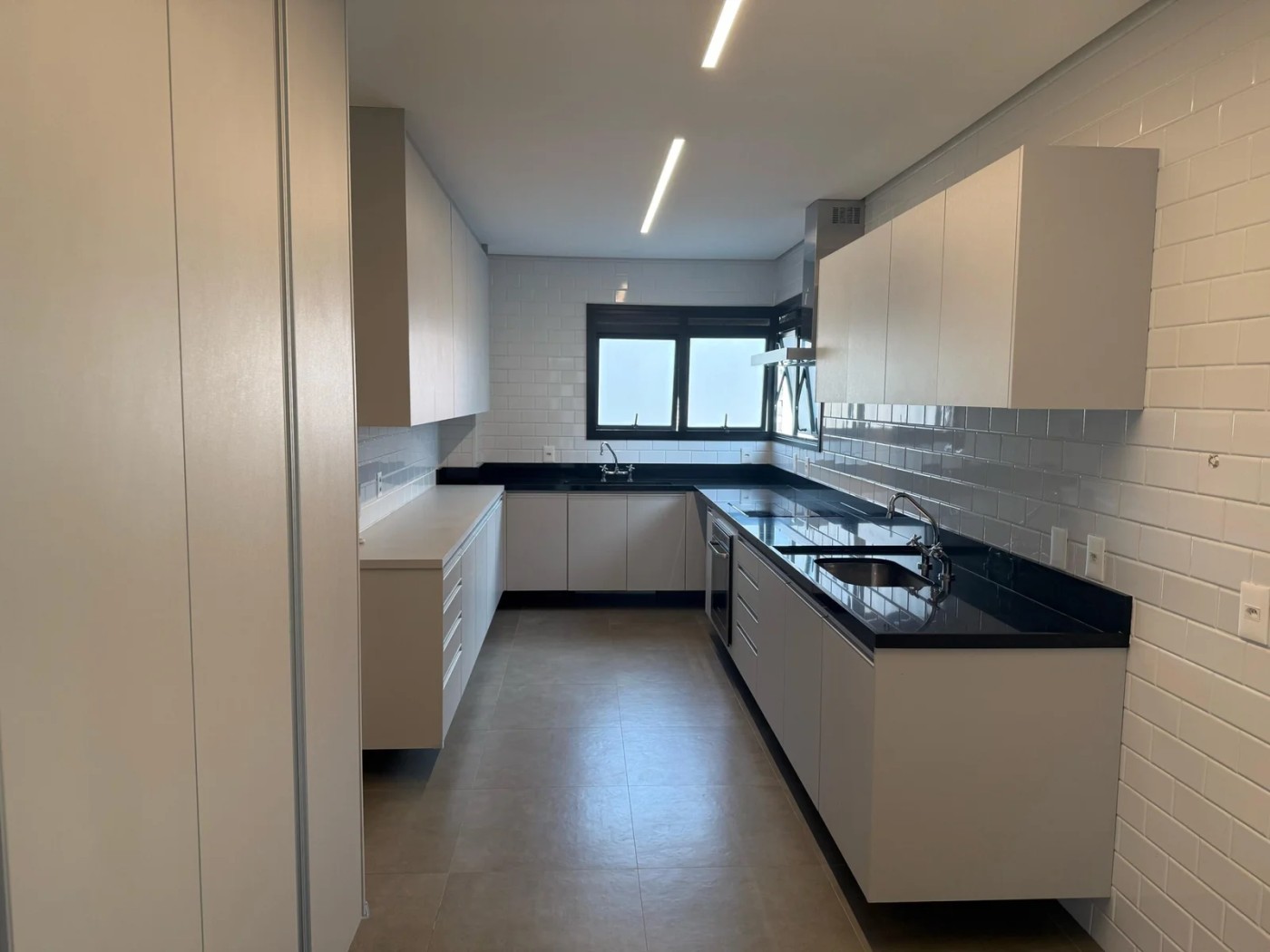 Apartamento à venda com 3 quartos, 3 suítes, 2 vagas e 226m² no Jardim Paulista, São Paulo (SP) — foto 8 de 24