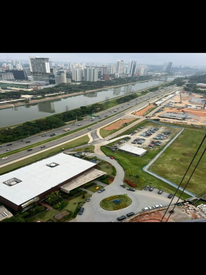 Apartamento à venda com 4 quartos, 4 suítes, 3 vagas e 240m² no Jardim Fonte do Morumbi, São Paulo (SP) — foto 22 de 24
