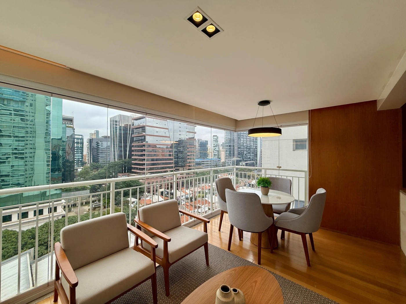 Apartamento à venda com 1 quarto, 2 banheiros, 1 vaga e 54m² no Vila Nova Conceição, São Paulo — foto principal