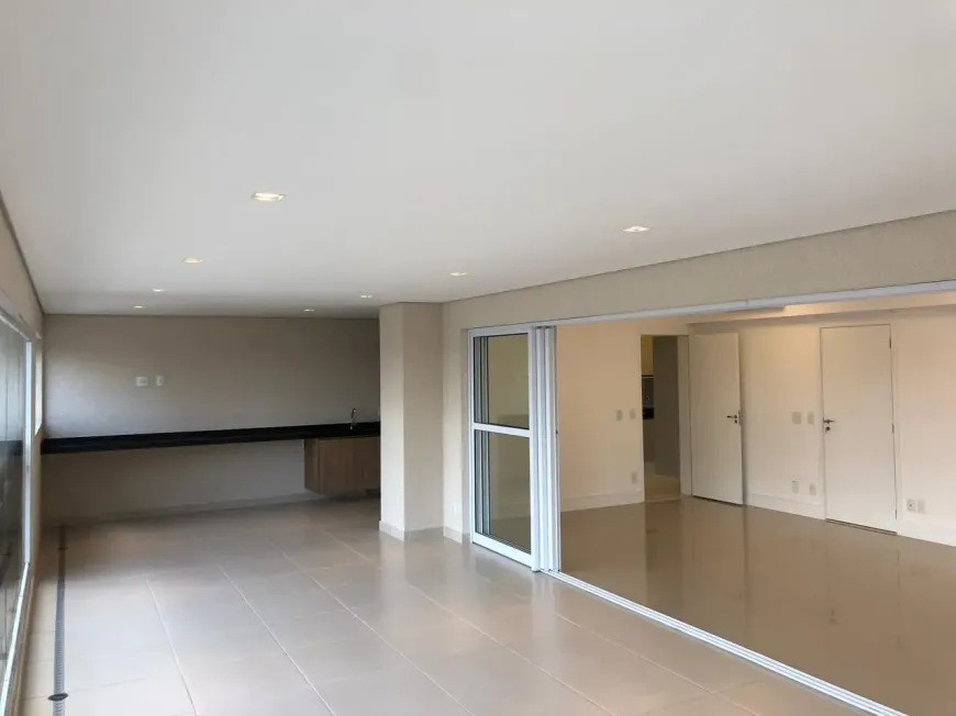 Apartamento à venda com 3 quartos, 3 suítes, 4 vagas e 213m² no Santo Amaro, São Paulo (SP) — foto 3 de 20