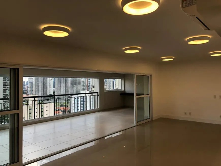 Apartamento à venda com 3 quartos, 6 banheiros, 4 vagas e 213m² no Santo Amaro, São Paulo — foto principal